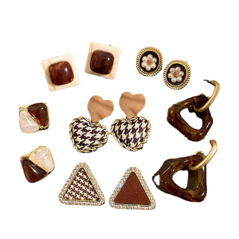 Women's High Sense Fashion Special-interest Brown Retro Stud Earrings