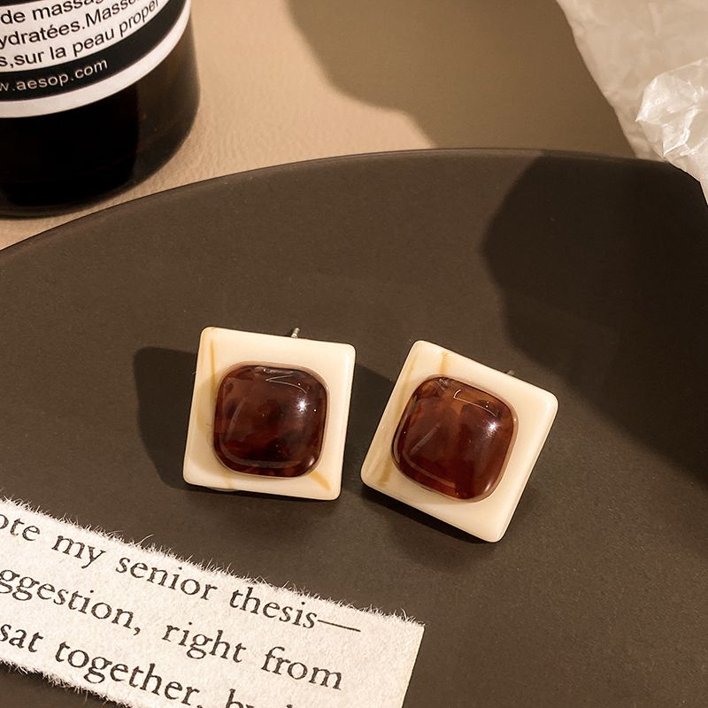 Women's High Sense Fashion Special-interest Brown Retro Stud Earrings