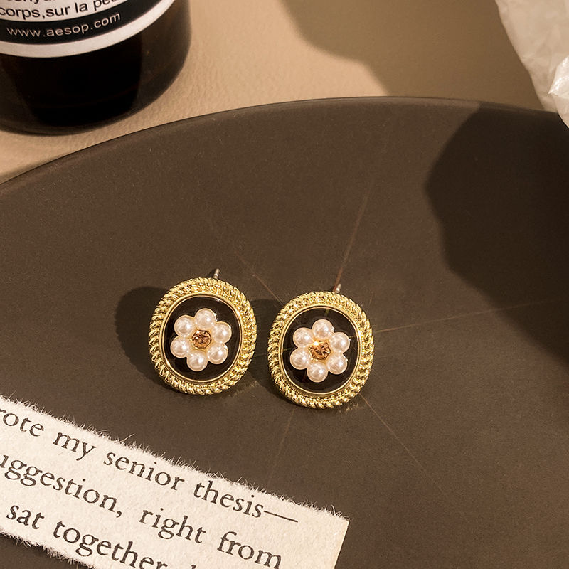 Women's High Sense Fashion Special-interest Brown Retro Stud Earrings